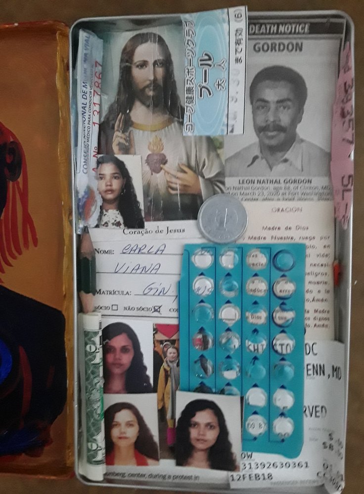 <b>Carla Alves</b><br>Técnica: Ensamblaje en caja de hojalata